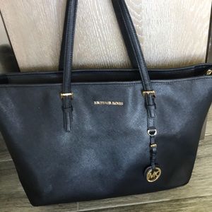 Michael kors jet set handbag